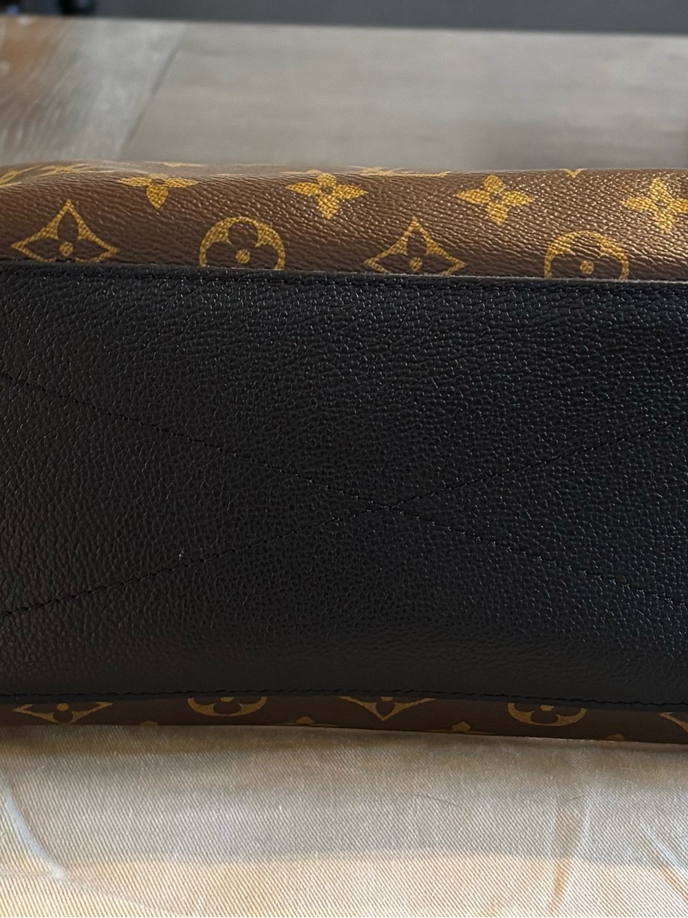 Louis Vuitton Monogram Surene MM - Picture 7 of 8